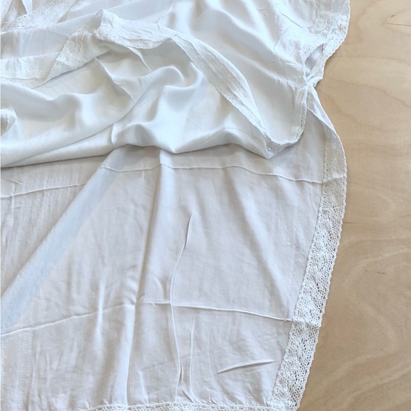 White Oversized Kimono Sleeve Top. - Picture 8 of 9